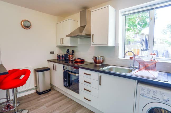 Lovely Double Rooms in Kilnmead! No Fees!  Main Photo