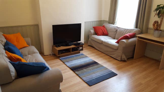 Large Double Room Main Photo