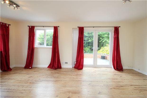 Big quiet double room private bathroom cowley Main Photo