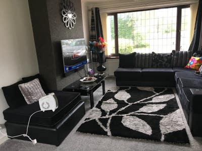         Rooms     near     airport   (female preferred) Main Photo