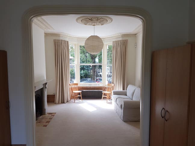 Stunning bedroom & lounge in quiet Highbury home  Main Photo