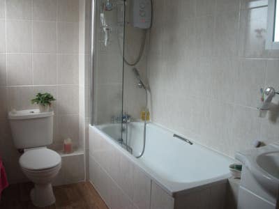 Mon-Fri let only, double room - Available now. Main Photo