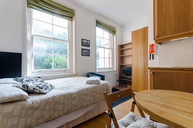 Modern Studio Flat Near Escp Main Photo