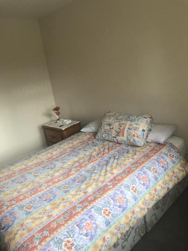 Double Room in clean quiet friendly family home Main Photo