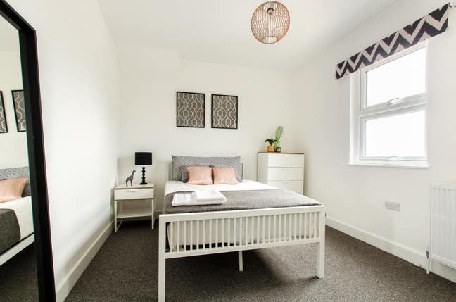 Brand newly refurbished room 📍no deposit  Main Photo