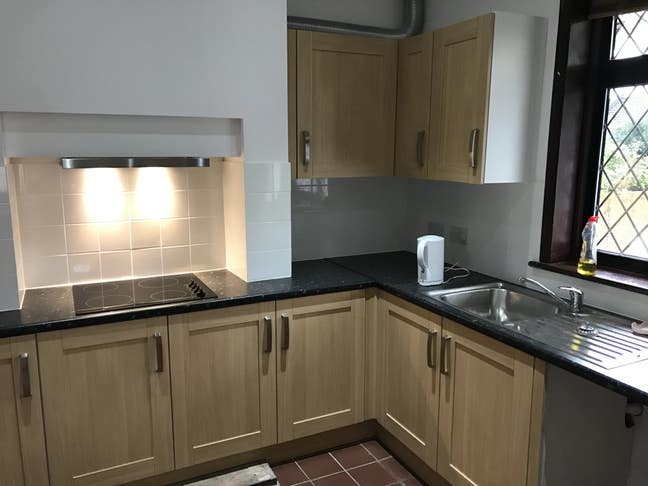 Very Large Double rooms and 1 x single room avail Main Photo