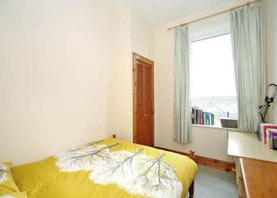 Double bedroom in 2 bed flat &pound;300/month exc bill Main Photo