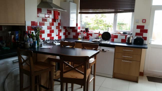 En-suite room in quiet house with garden Main Photo