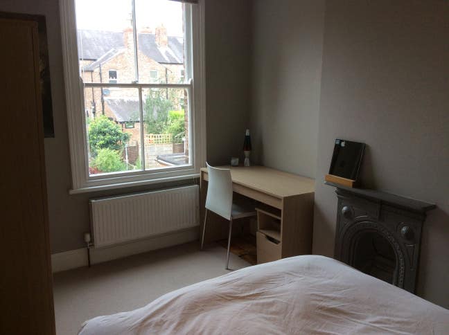 Hale Village - Immaculate Double Bedroom  Main Photo