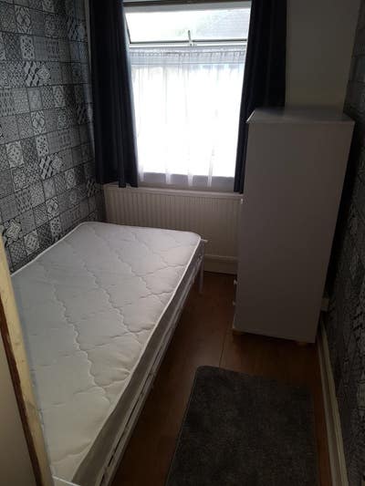 Single Room available . Main Photo