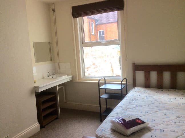 Large Single Room V Nr Hospital & Town Centre Main Photo