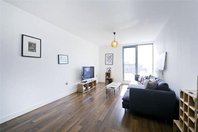 Large sunny room, 2 mins from London Fields Main Photo