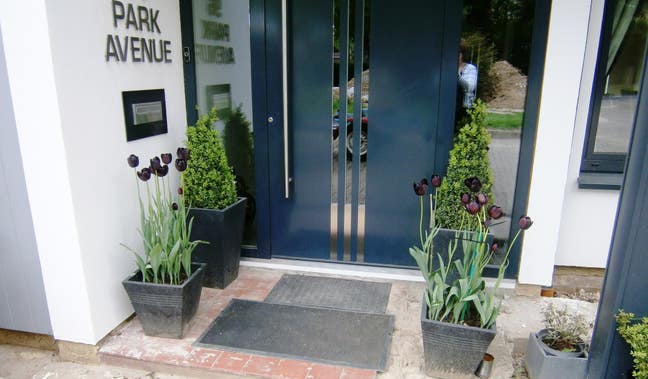 Unique Contemporary  Property All Bills Inclusive Main Photo