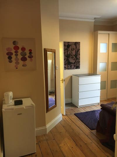 Double Ensuite Room to Let Main Photo