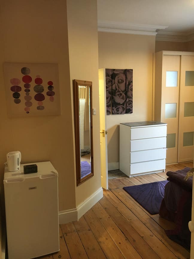 Double Ensuite Room to Let Main Photo
