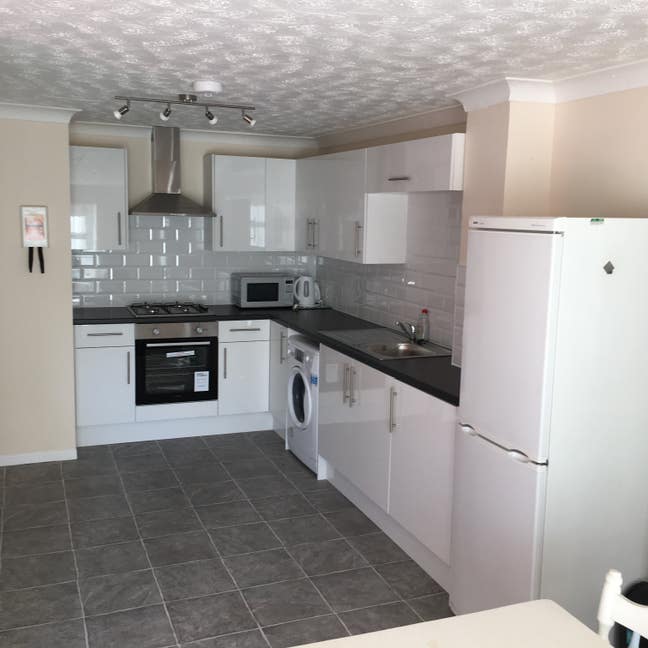 Students Nice Refurbished Accredited 3 Bath  Main Photo
