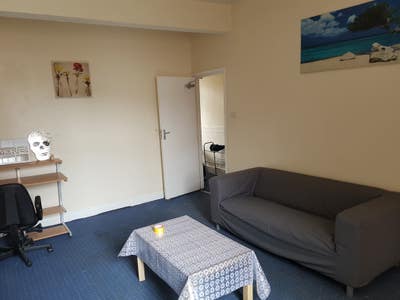 ***6 Bedroom Group House*** Main Photo