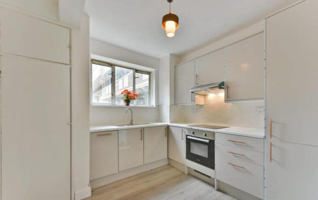 Gorgeous flat, Helpful landlord, Convenient Locale Main Photo