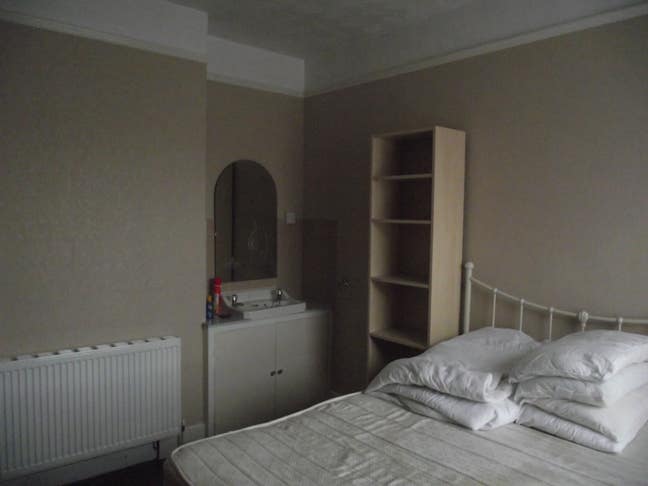 Double Bedroom to Let, Furnished Main Photo