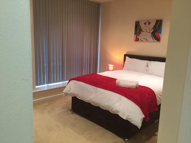 Bedroom with own shower/bath in a 2-bed flat City  Main Photo
