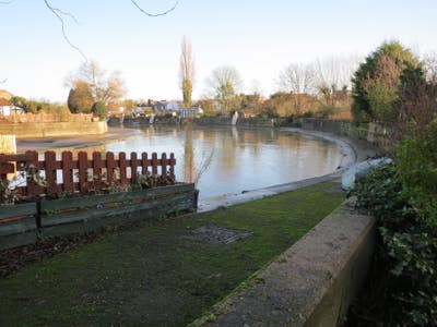 Room to Rent with beautiful views of River ember Main Photo