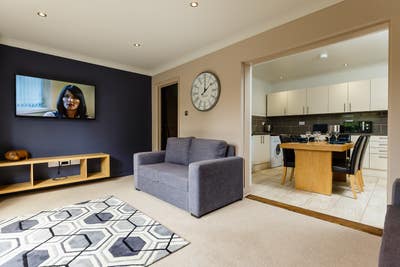 X2 Executive furnished double bedrooms Main Photo