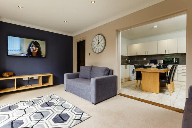X2 Executive furnished double bedrooms Main Photo