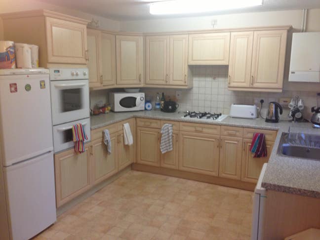 Large en-suite and non-en-suite furnished rooms Main Photo