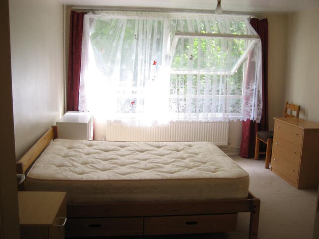 Double Room, FurnHouse, 3min Tube,Rail,Bus,Zone3 Main Photo