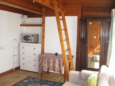 Attractive studio/bedsit to let Main Photo