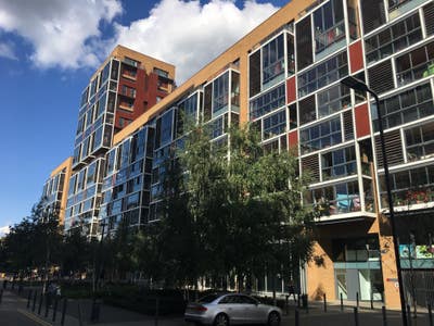Very large room in dalston Square all included  Main Photo