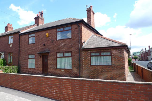 Superior Headingley Houseshare with Professionals Main Photo