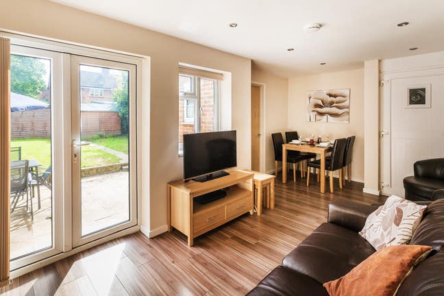 Double Ensuite: Refurbished Professional House Main Photo