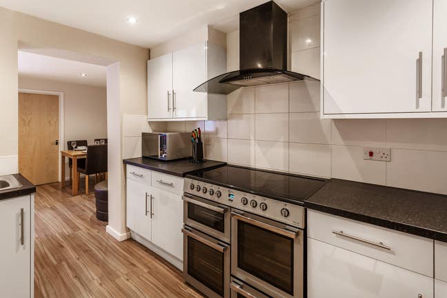 Double Ensuite: Refurbished Professional House Main Photo