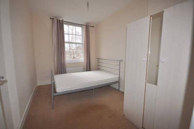 Double room to rent in W12 flat Main Photo