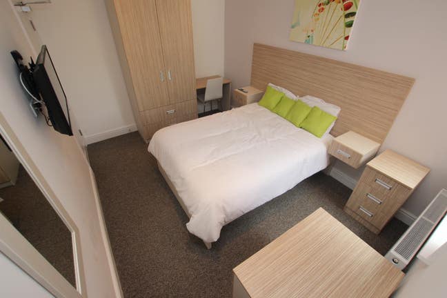 Beautiful Double En-Suite Room at Priory Avenue Main Photo