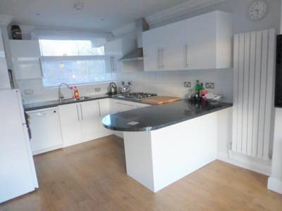 Battersea Excellent 3 bed fully equipped Main Photo