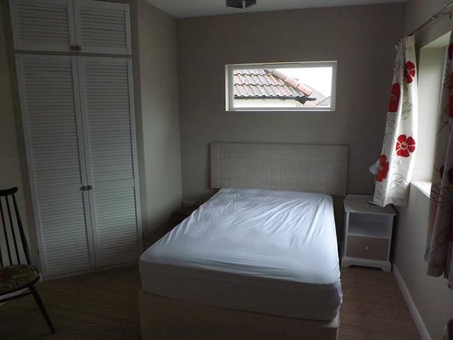 Large sunny room with en suite Main Photo