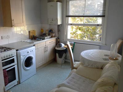 A bright single room in Holland Park Main Photo