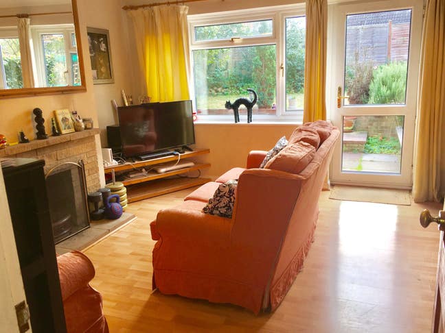 Double room in shared house Main Photo