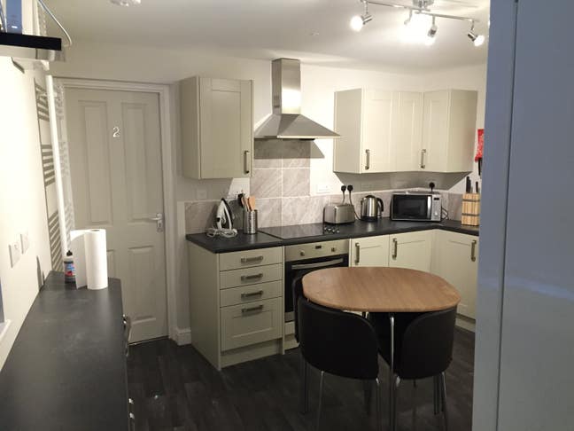 Modern Fully Furnished Ensuite Room in Ilkeston Main Photo
