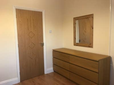 Large Modern Double Room Main Photo