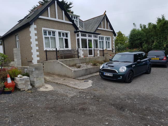 Excellent  double room in spacious shared  house  Main Photo