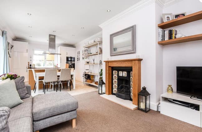 Large Double room with Ensuite -Available Feb Main Photo