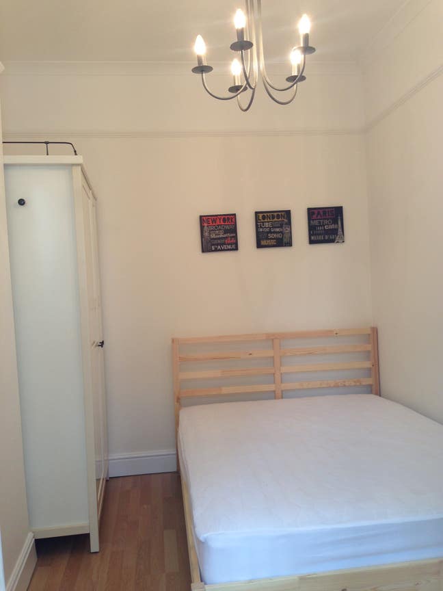 Double Bedroom Centrally located in Sutton Main Photo