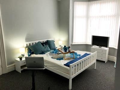 Waterloo  Beautiful Double Room No Deposit  Main Photo