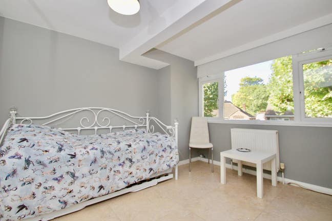 Next to chase farm hosp double bedroom  EN2 8BG,  Main Photo