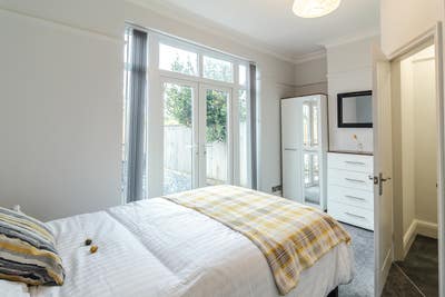 Three luxury rooms available in stunning house. Main Photo