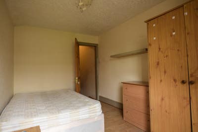 Medium-size Room in a 5-bed House, Queen's Park Main Photo