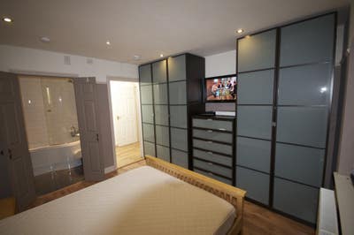 Very Large Ensuite Room in Luxurious Shared Home Main Photo